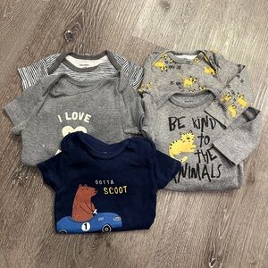 Bundle of 5!! 0-3 month onsies
